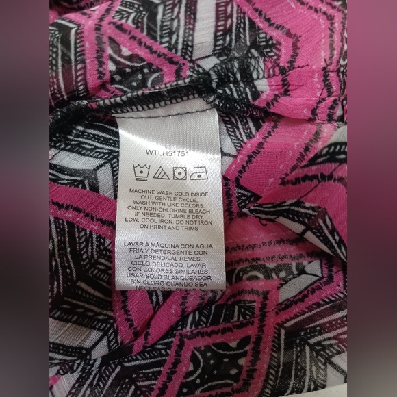 Womens Rock 47 by Wrangler Blouse/Size S/Pullover, Sheer,Bell Sleeve/Black, Pink - Picture 7 of 11